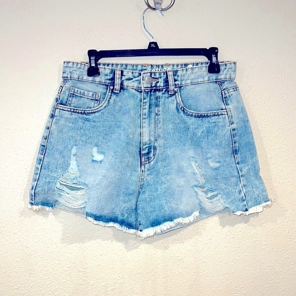 Refuge distressed high waisted women’s blue jean Denim Shorts SZ 7 - Picture 1 of 3